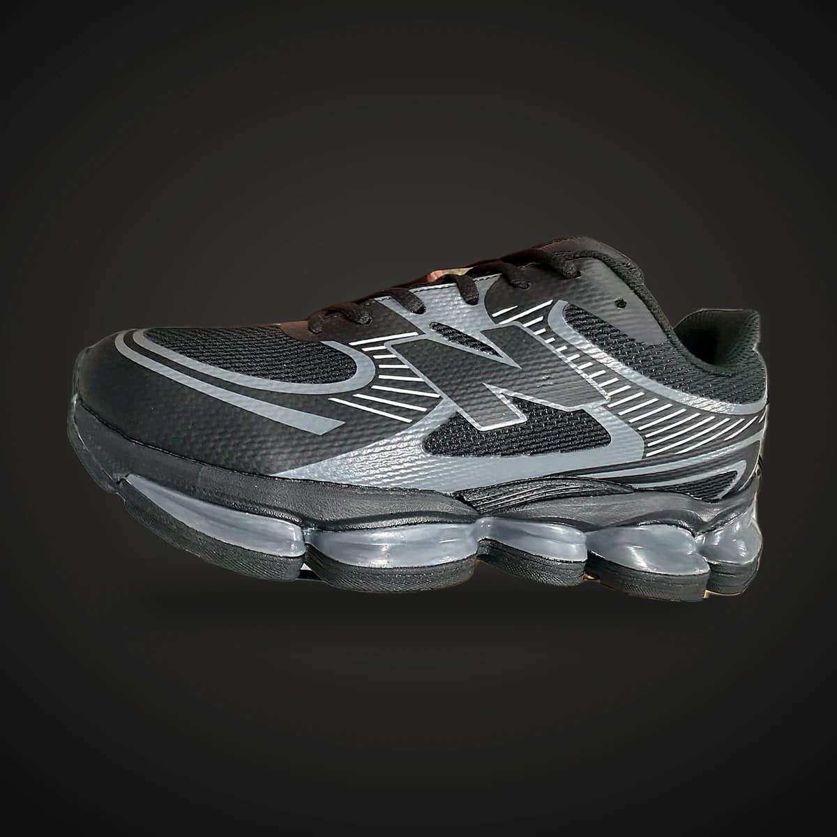 Running acolchado negro y gris