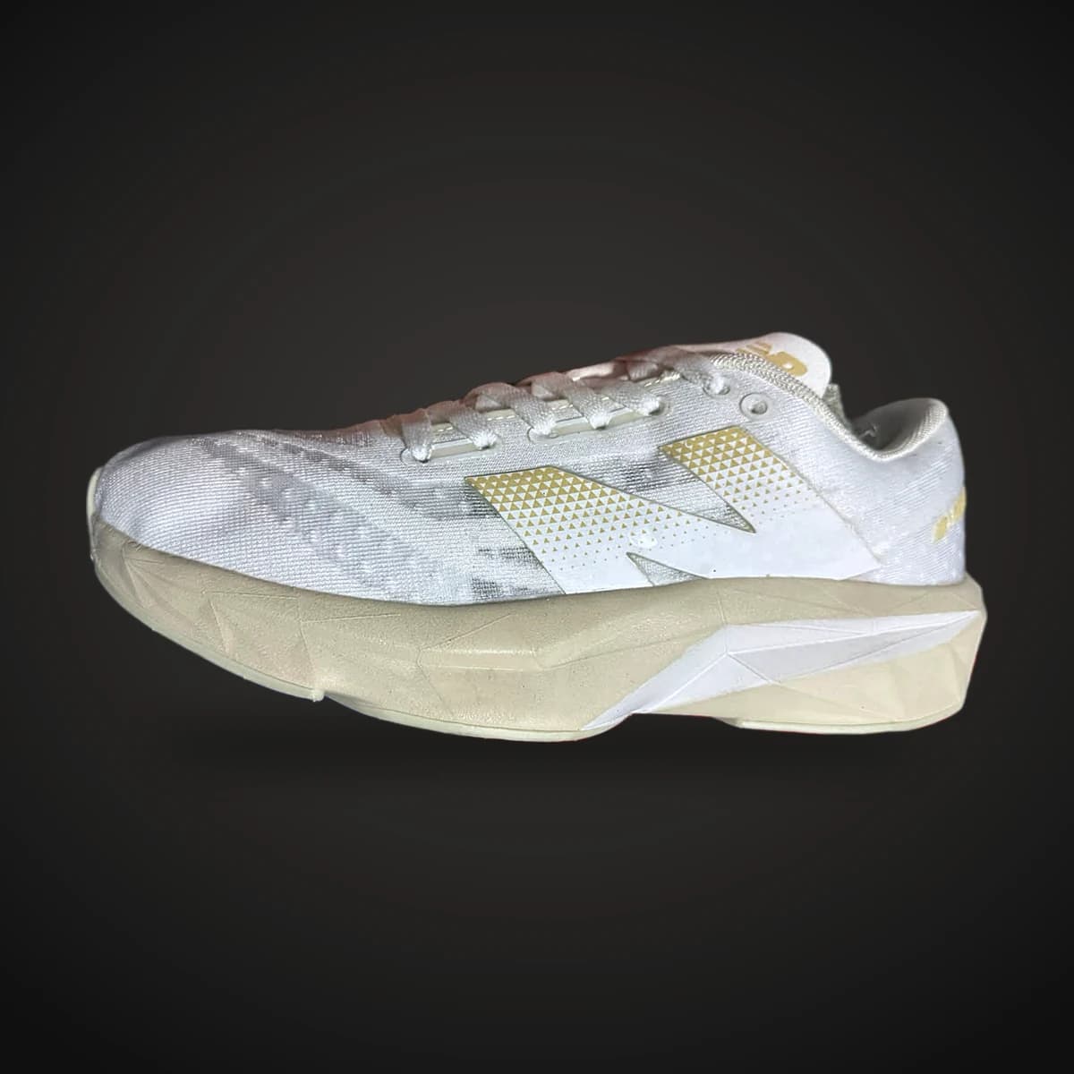 Running blanco y dorado