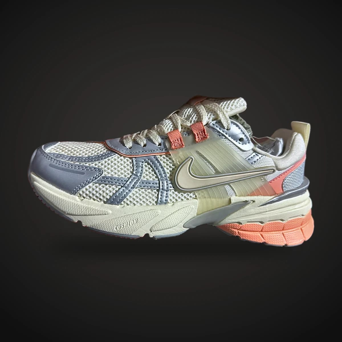 Running retro beige y coral