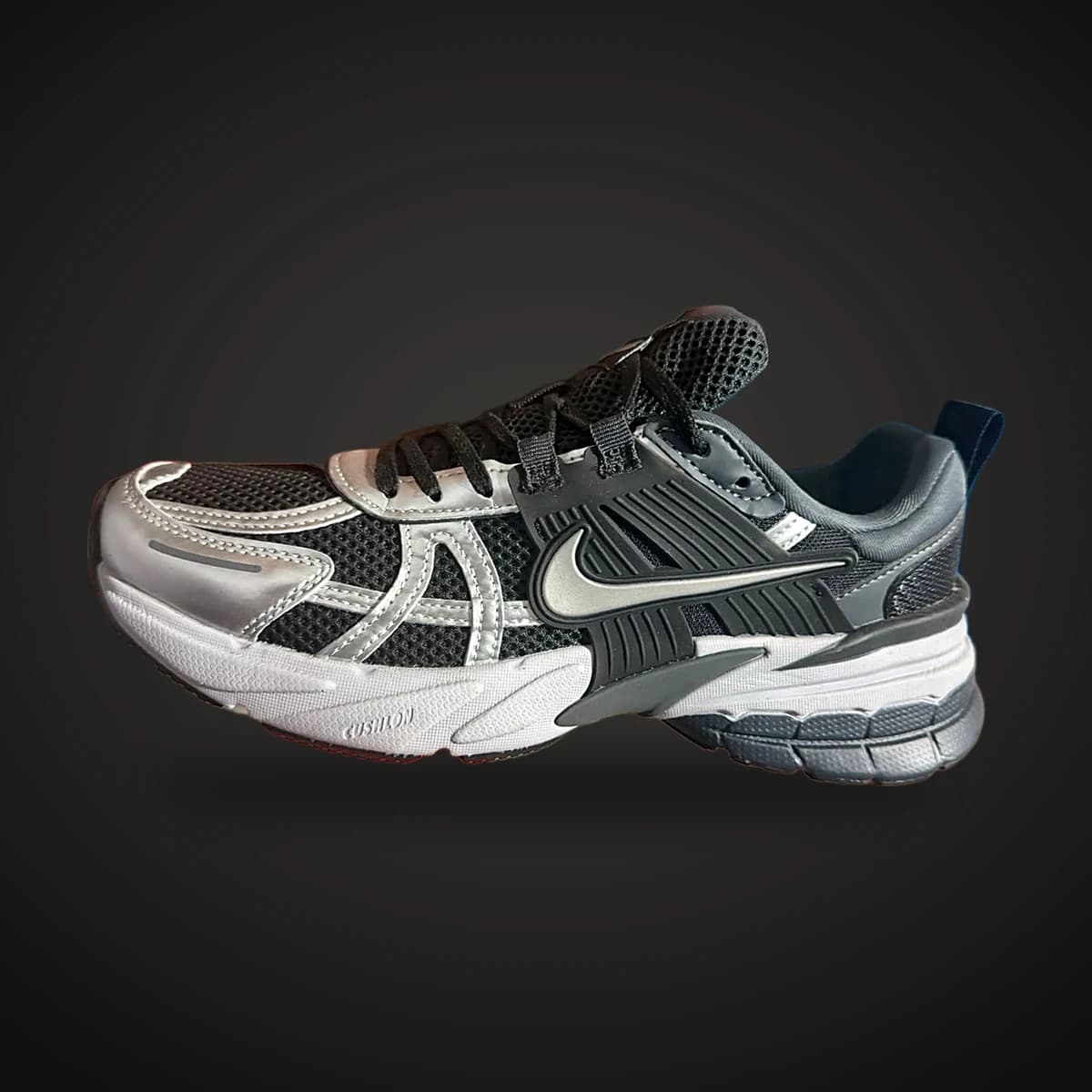 Running retro negro y plata