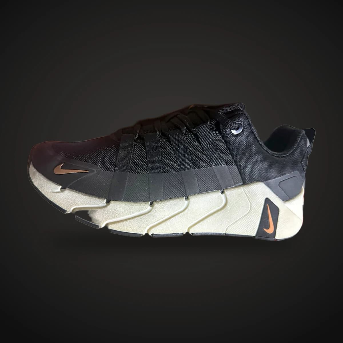 Running tejido negro y crema