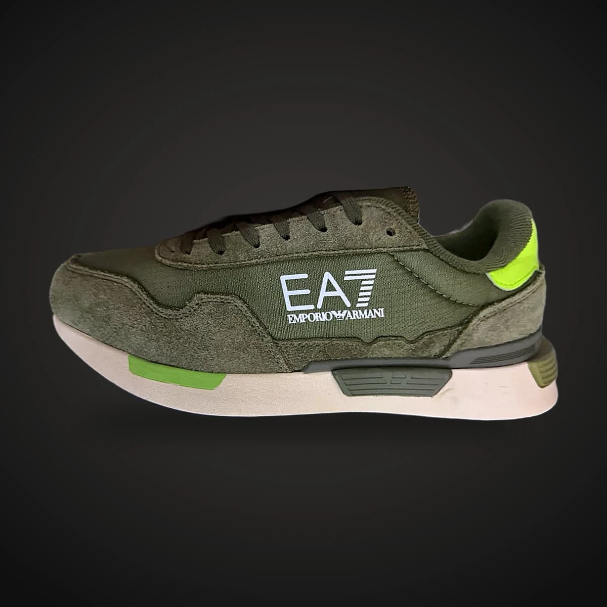 Sneaker de gamuza verde oliva