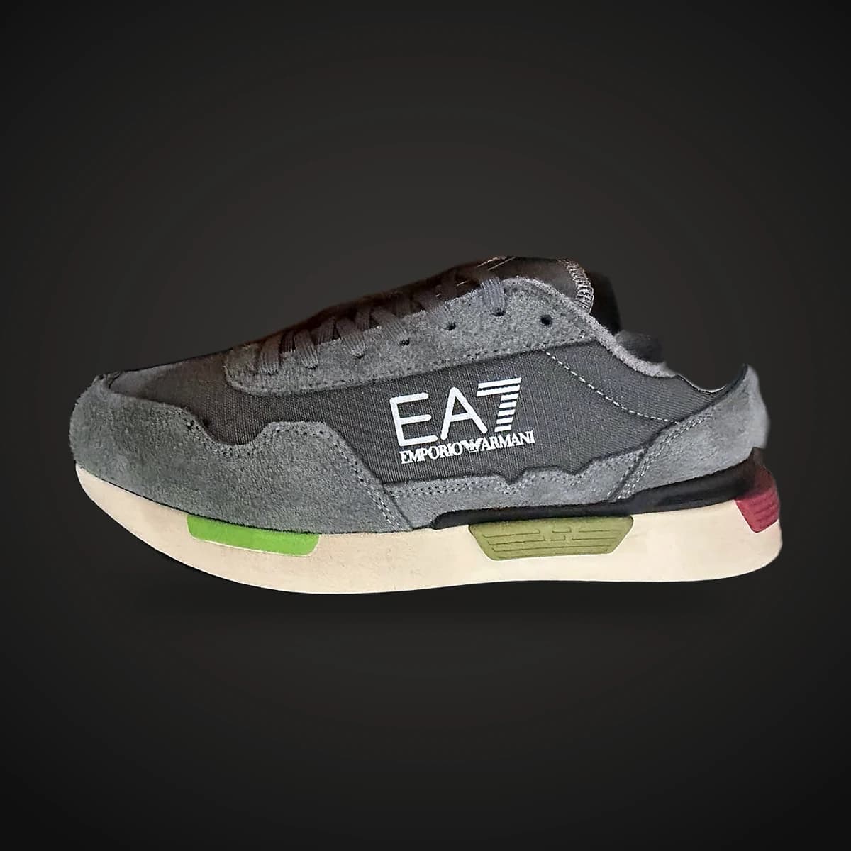 Sneaker deportivo gris y verde