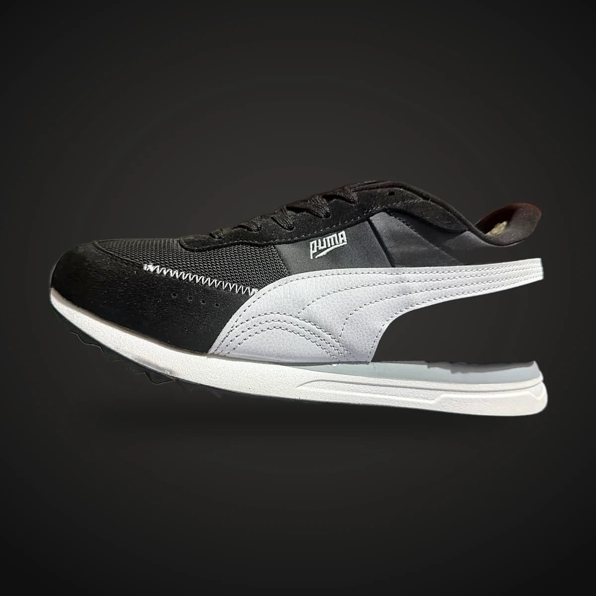 Sneaker retro negro y blanco
