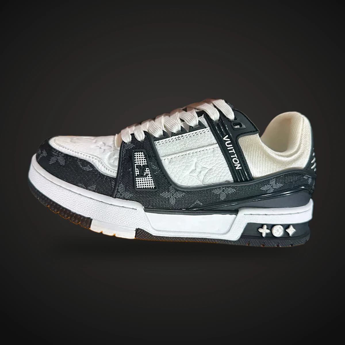 Trainer bajo negro y blanco